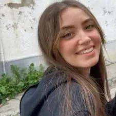 Baby-sitting, aide aux devoirs, aide au ménage.