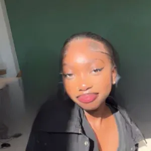 Baby-sitter sérieuse et attentionnée disponible