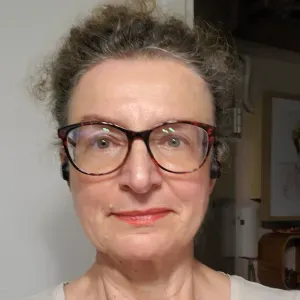 Famme responsable dans son travail 