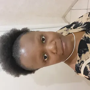 Baby-sitter sérieuse et attentionnée disponible