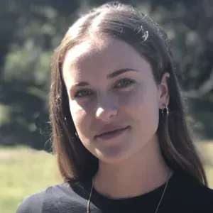 Baby-sitter alpes maritimes disponible 