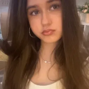 Erfahrene Kinderbetreuerin (FSJ & Praktika) sucht Familie