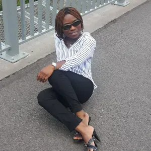 Cherche quelqu'un pour garder et accompagner. 
