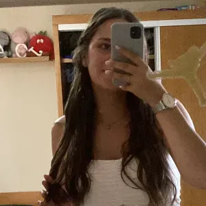 Babysitter em Vila Real, disponível .