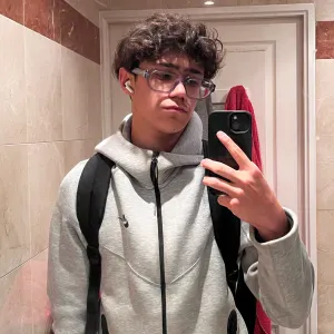 Baby-sitter expérimenté à Versailles !