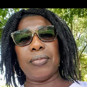 CUIDADORA COMPASSIVA EM BUSCA DE EMPREGO