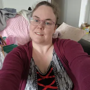 Baby-sitter expérimentée à Yèbles 