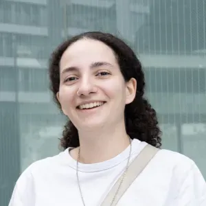 Baby sitter, Hana 24 ans, étudiante