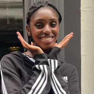 Baby-sitter confirmer et enthousiaste 