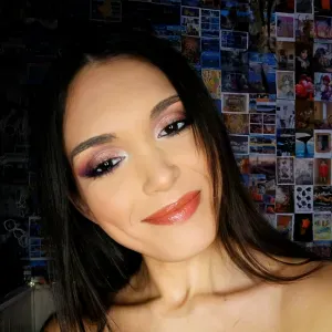 Aides aux devoirs d'une étudiante en psychologie.