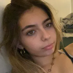 Baby-sitter sérieuse  Disponible sur menton et environs