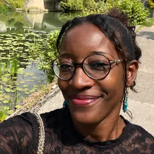 Baby-sitter expérimentée à Trepot 