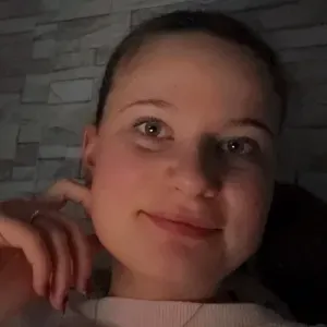 Baby-sitter expérimentée avec des enfants de tout âge