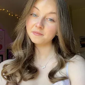 babysitter available in Glasgow