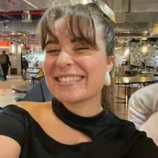 Babysitter disponible en soirée et certains weekend