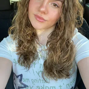 Baby-sitter cool et toujours avec le sourire 