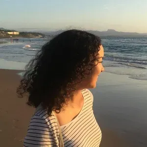 Baby-sitter expérimentée (gardes hebdomadaires, ponctuelles)