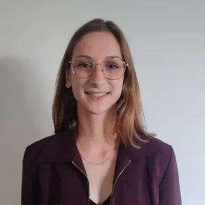 Baby-sitter expérimentée pour temps plein ou partiel cet été