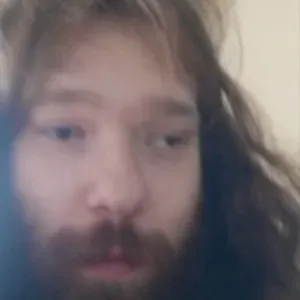 Papa expérimenté à encore beaucoup de matériel de nourrisson