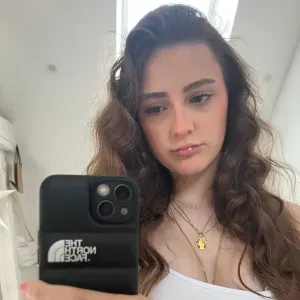 Baby-sitter disponible a temps plein a Avon/Fontainebleau