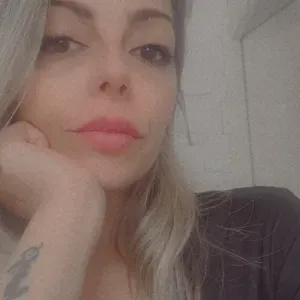 Addetta alle pulizie osimo con tanta attenzione