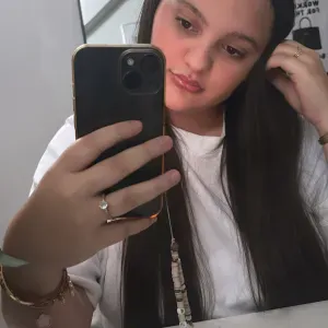 Étudiante 19 ans, baby-sitter fiable en semaine 