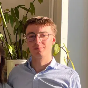 Étudiant infirmier, BAFA, PSC1, baby-sitter avec expérience.