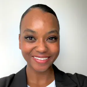 Baby-sitter expérimenté à Sainte-Marie