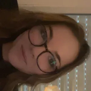 Baby Sittor situer à Rouen. A déjà garder des enfants.