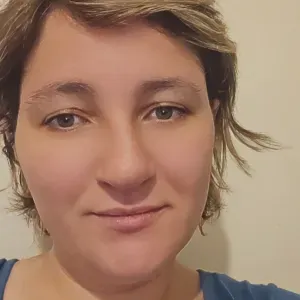 Femme de ménage et Aider les personnes âgées responsable 