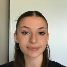 baby-sitter patiente et à l'écoute des enfants. 