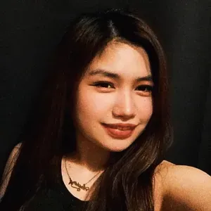 Cleaner and babysitter looks With great attention