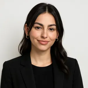 Garde d'enfants souriante, patiente et toujours à l'écoute.