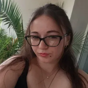 Menajera responsabila și delicată 