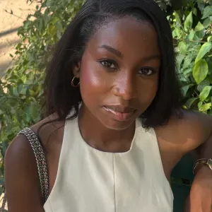 Baby-sitter disponible pendant les vacances d'été