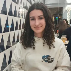 Babysitter com experiência em Algarve