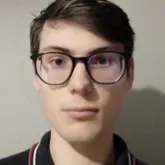 Etudiant donnant des cours particuliers pour vous aider 