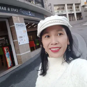 Experienced babysitter looking for a job 