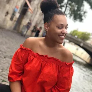 Dame de compagnie/ Demoiselle de compagnie