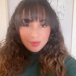 Maman attentionnée fiable disponible pour garder vos enfants