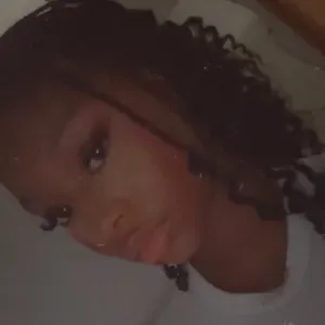 Jeune baby-sitter sérieuse et disponible.