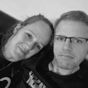 Babysitter courcelles disponible 