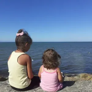 Je recherche une baby sitter