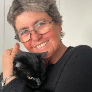 Gardienne de chats et cochons d'Inde à Nice