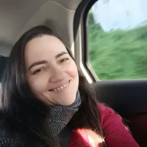 Cuidadora de idosos, acompanhando ao exterios,consultas