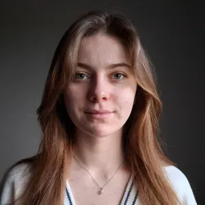 Baby-sitter expérimentée, formée à la petite enfance