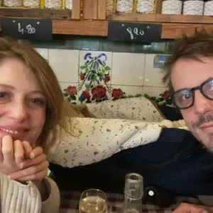 Je recherche une garde d'enfant / baby sitter à temps plein