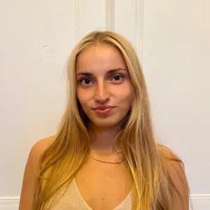 Je suis une Baby-sitter basée sur Tours