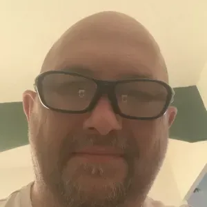 Divers travaux de bricolage, jardinage et ménages 