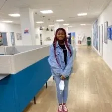 Étudiante bilingue avec expérience en baby-sitting